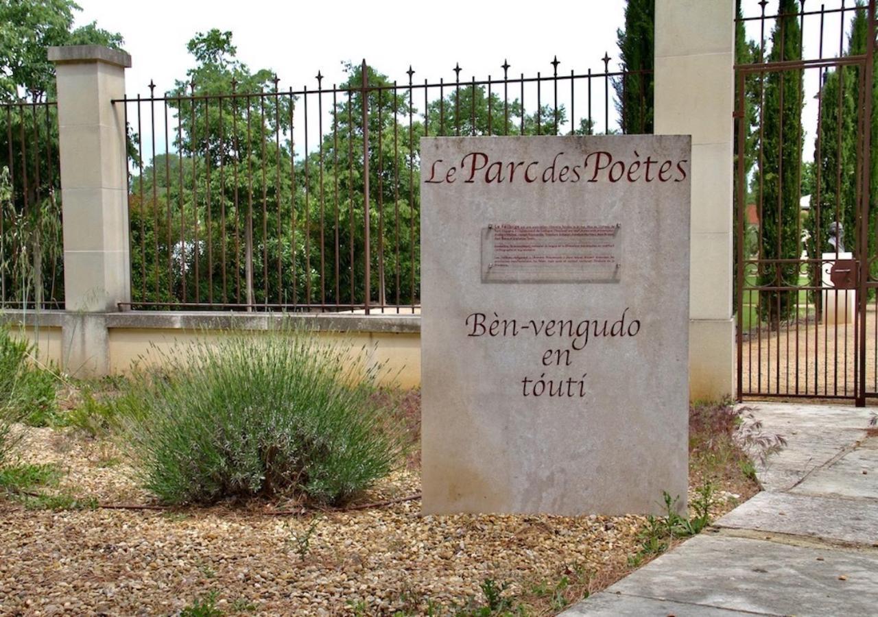 Agreable Maison De Ville Eyragues 外观 照片